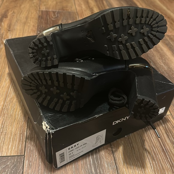 Brand: Vince Camuto
Vince Camuto Women's Andrequa High Heel Sandal Heeled - Picture 3 of 4